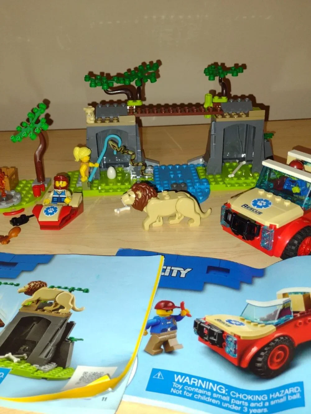 Lego 60301 Wildlife Rescue Off-Roader, like new with all pieces and box - Picture 5 of 15